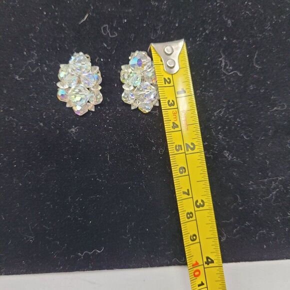 Vtg Crystal Cluster Clip-On Earrings Iridescent Aurora Borealis Collectible Gift - Picture 3 of 8